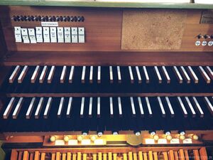 Bamberg-Erlöserkirche-Orgel-Spieltisch-2-1100x825.jpeg