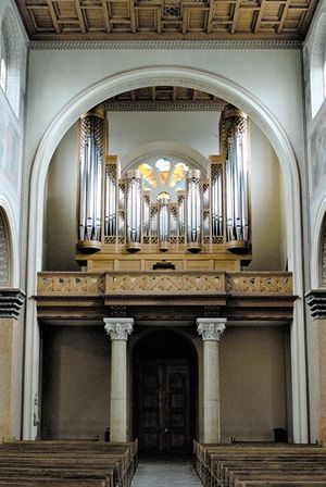 Bern Dreifaltigkeitskirche Orgel.jpg