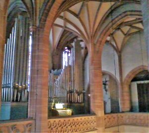 Frankfurt (Main), St. Leonhard Walcker-Orgel.jpg