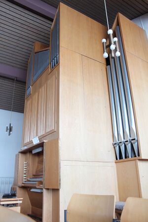 Londorf, St. Franziskus, Orgel, Orgel seitlich.jpg