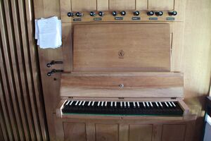 Loose - ev Kirche - Orgel - Spieltisch.JPG