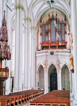 München-Giesing, Heilig-Kreuz-Kirche (Innen) (2).jpg
