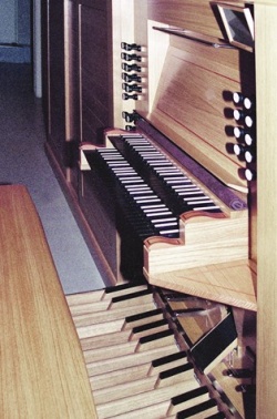 Tokyo Sibuya Church Orgel Spieltisch.jpg