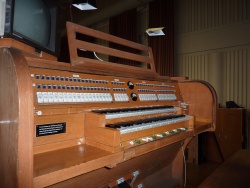 Wien Staatsoper Orgel Spieltisch.jpg