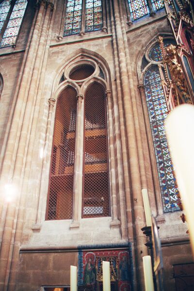 Datei:Marburg, Elisabethkirche, Chororgel.jpg