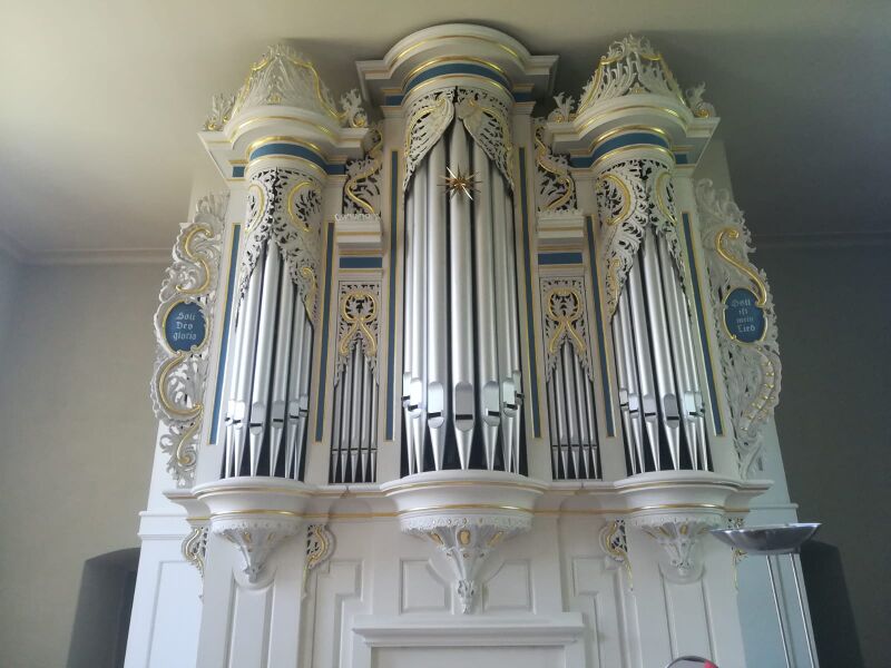 Datei:Neukirchen Erzgebirge Orgelprospekt.jpg