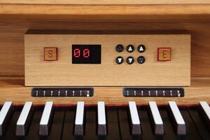 Leinfelden-Echterdingen-Echterdingen-ev Stephanuskirche-Orgel-Spieltisch 2.JPG