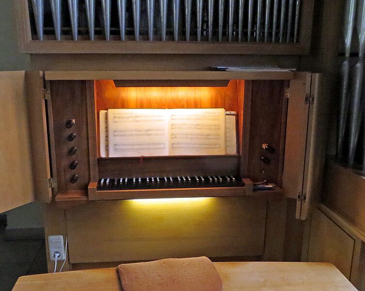 Datei:Oberauerbach, Dietrich-Bonhoeffer-Kirche (3).JPG