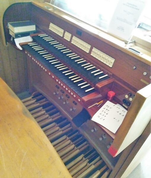 Datei:München-Harlaching, Emmauskirche (4).jpg