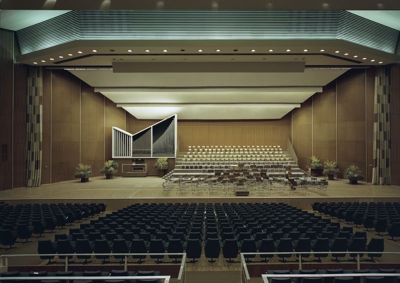 Datei:Kulturpalast Dresden Jehmlich Orgel Saalansicht.jpg