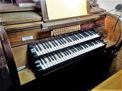 München-Obergiesing, Aussegnungshalle am Perlacher Forst (3).jpg