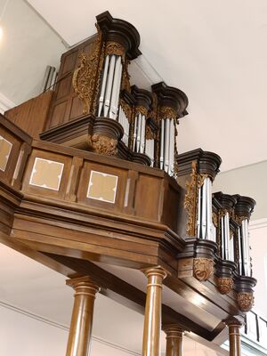 Üxheim Mariä Himmelfahrt Orgel2.JPG