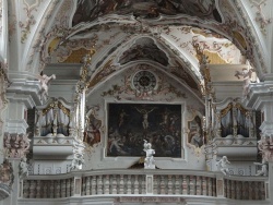 640px-Metzler-Orgel Neustift Gesamtansicht.jpg