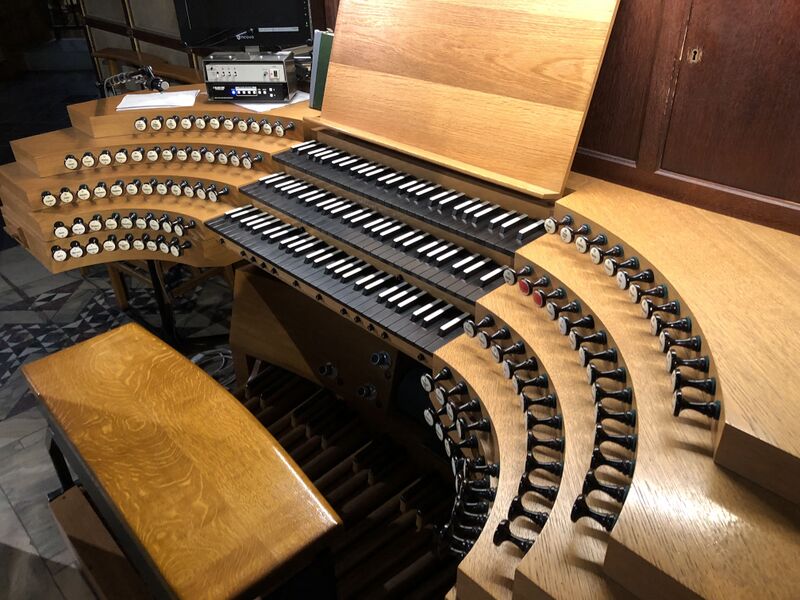 Datei:Aachen, Dom St. Marien, Spieltisch.jpg