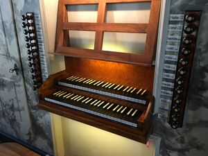 Absam St. Michael Spieltisch.JPG