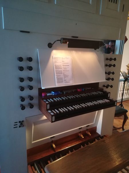 Datei:Ahrensburg, Schloßkirche, Spieltisch.jpg