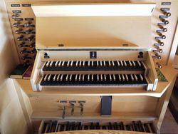 Altenberg (Erzgebirge), Ev. Kirche, Spieltisch.JPG