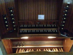 Altenkirchen(Ruegen), Pfarrkirche, Spieltisch.JPG