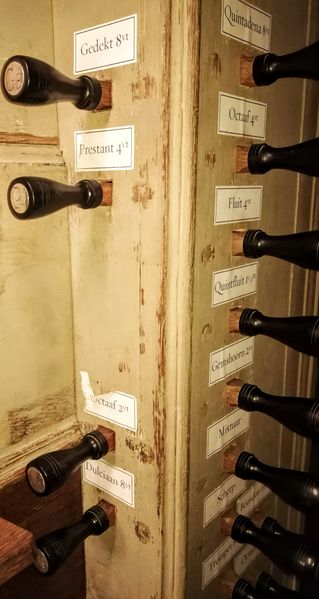 Datei:Amsterdam, Oude Kerk (Querschifforgel) (7).jpg