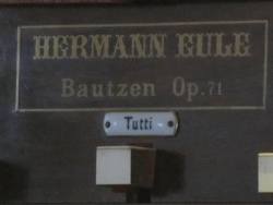 Arnsdorf-Kleinwolmsdorf, Dorfkirche, Firmenschild.JPG