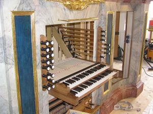 Au am Inn Spieltisch bei Restaurierung.jpg