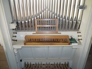 Bad Belzig, St. Briccius, Spieltisch.JPG