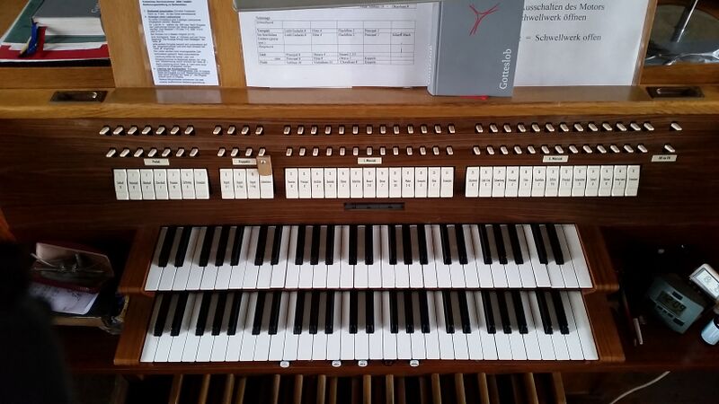 Datei:Bad Camberg, St. Peter und Paul, Spieltisch.jpg