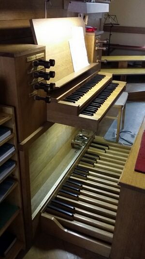 Bad Fischau Spieltisch.jpg