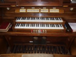 Bad Schlema, Lutherkirche, Spieltisch.JPG