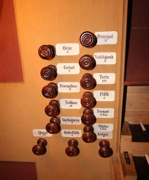 Bad Sobernheim, Matthiaskirche, Hauptorgel, Register 1.JPG