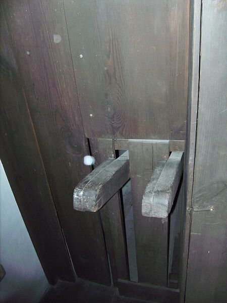 Datei:Bamberg Sebastianikapelle Pumpe.jpg