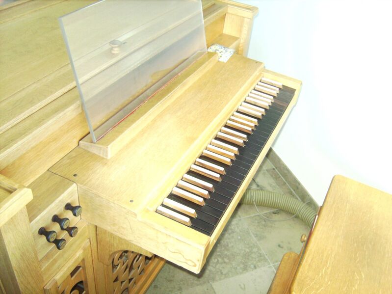 Datei:Bamberg Walburgis Spieltisch.jpg