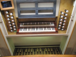 Bannewitz-Possendorf, Dorfkirche, Spieltisch.JPG