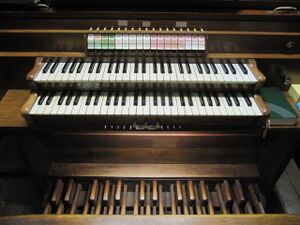 Bansin, Ev. Kirche, Spieltisch.JPG