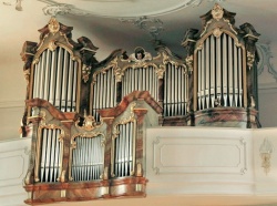 Berg SG St. Michael Orgel.jpg