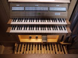 Berlin, Kapelle der Versöhnung, Spieltisch.JPG