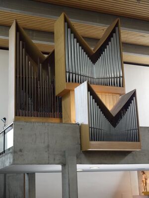 Berlin, Maria Regina Martyrum, Prospekt.JPG