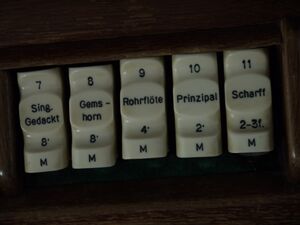 Berlin, Pfingstkirche (Hauptorgel) Register.JPG