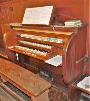 Berlin, Zwinglikirche, Spieltischneu.JPG