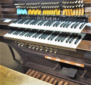 Berlin-Adlershof, Christus König, Spieltischneu.JPG