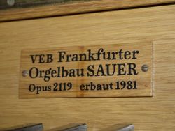 Berlin-Altglienicke, Maria Hilf, Firmenschild.JPG