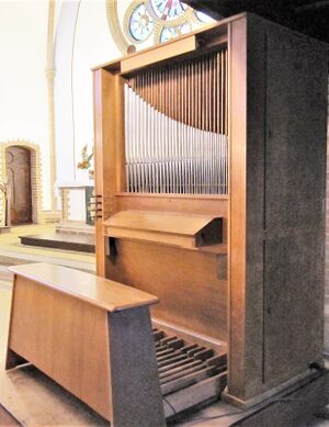 Berlin-Altglienicke, Pfarrkirche (Kleinorgel), Prospektneu.JPG