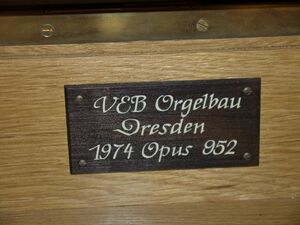 Berlin-Blankenburg, Dorfkirche, Firmenschild.JPG