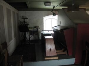 Berlin-Blankenburg, Dorfkirche, Spieltisch.JPG