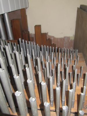 Berlin-Bohnsdorf, Dorfkirche, Orgelpfeifen.JPG