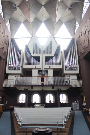 Berlin-Charlottenburg, Epiphanien, Kirche, Innenraum 1.JPG