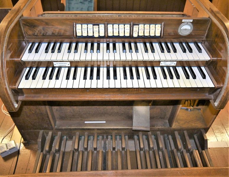 Datei:Berlin-Franz. Buchholz, St. Johannes Evangelist, Spieltischneu.JPG