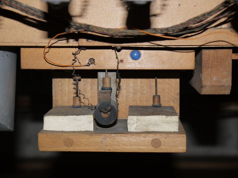 Datei:Berlin-Franz. Buchholz, St. Johannes Evangelist, Traktur-Detail.JPG