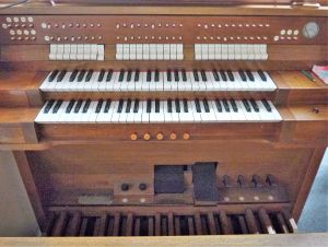 Berlin-Friedenau, St. Konrad, Spieltischneu.JPG