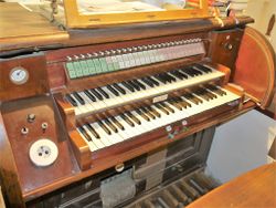 Berlin-Friedrichshain, Dreifaltigkeitskirche, Spieltisch.JPG